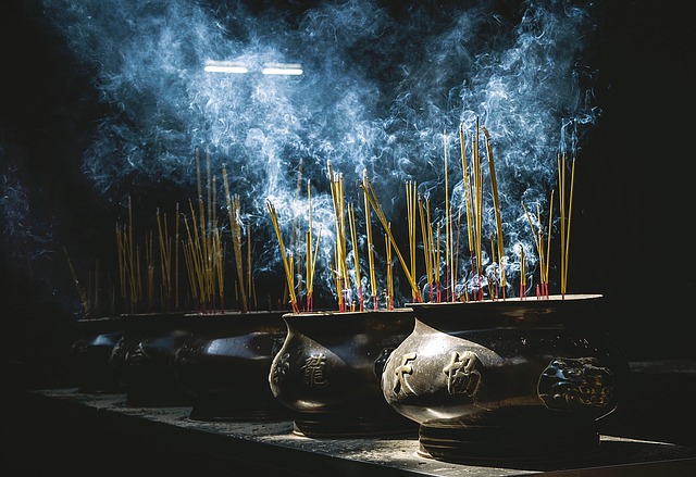 how to burn incense