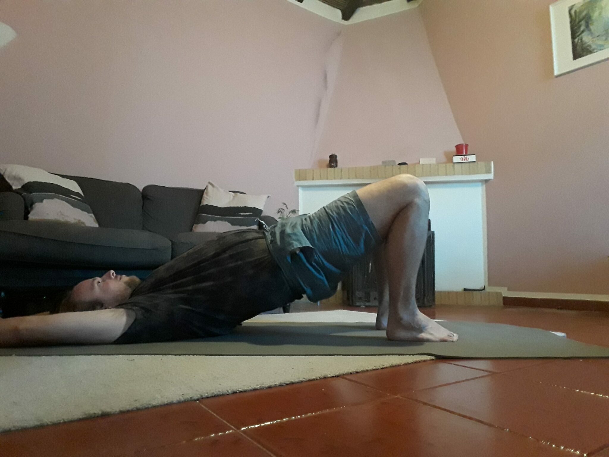 variation bridge pose